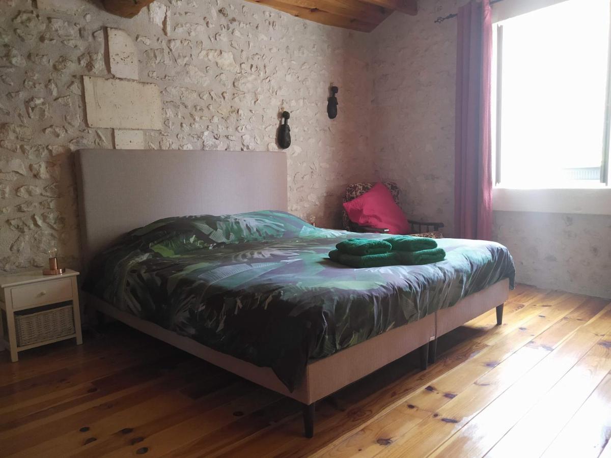 La Grange De Lucie -Chambres D'Hotes En Perigord-Dordogne Nanteuil-Auriac-de-Bourzac Экстерьер фото