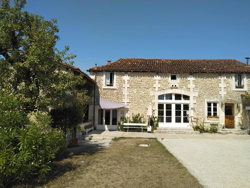 La Grange De Lucie -Chambres D'Hotes En Perigord-Dordogne Nanteuil-Auriac-de-Bourzac Экстерьер фото